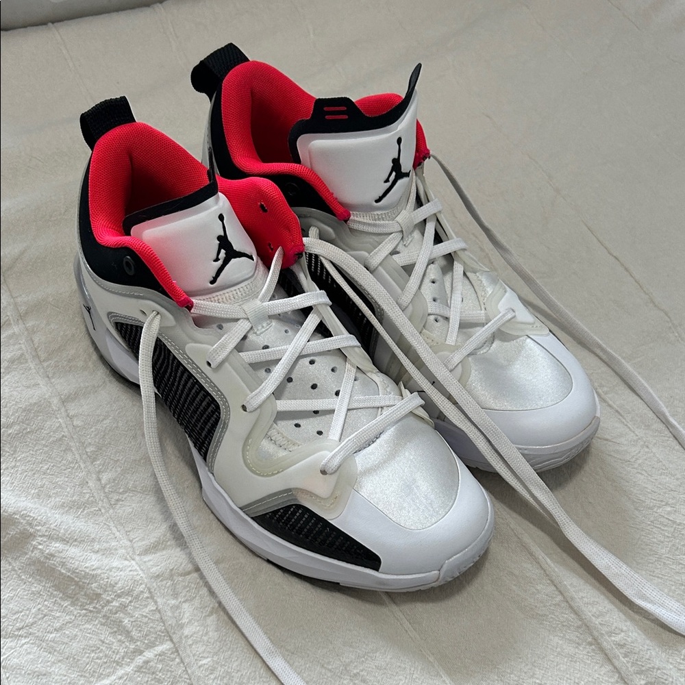 Men’s Nike Air Jordan 37 Low Basketball Shoes